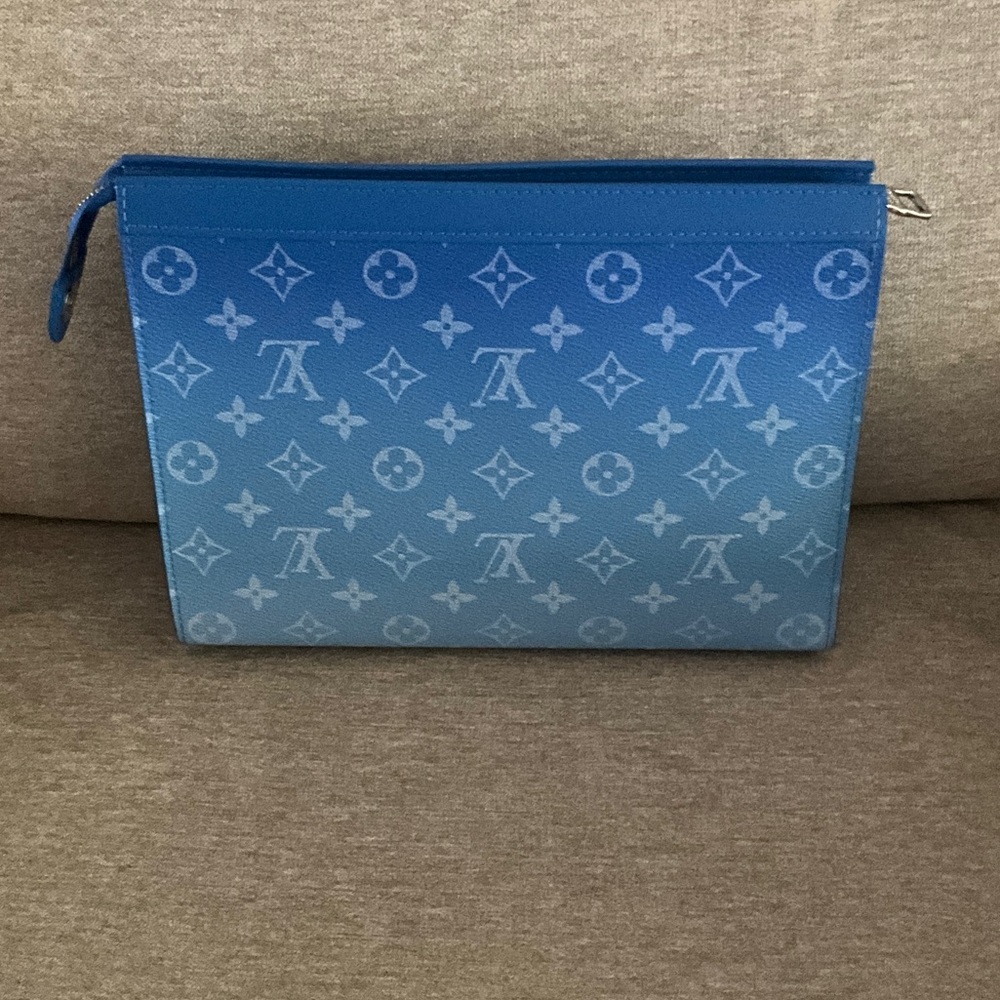 Louis Vuitton Virgil Abloh Blue Monogram Clouds Coated Canvas Pochette Voyage MM - Picture 2 of 11